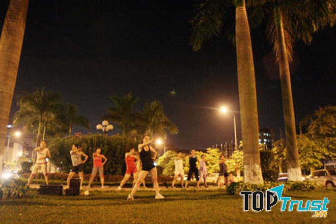 Tập thể dục trễ vào buổi tối