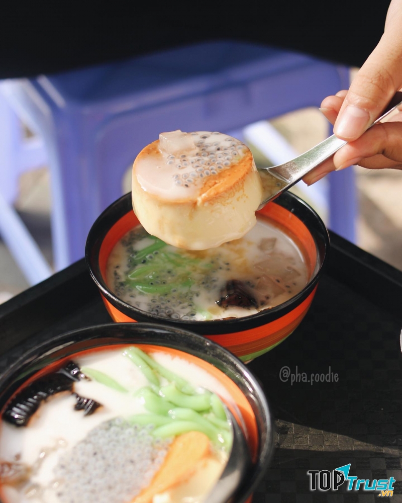 Tàu hũ Cóc chuyên về hai loại tàu hũ đó: tàu hủ thập cẩm không plan và có plan