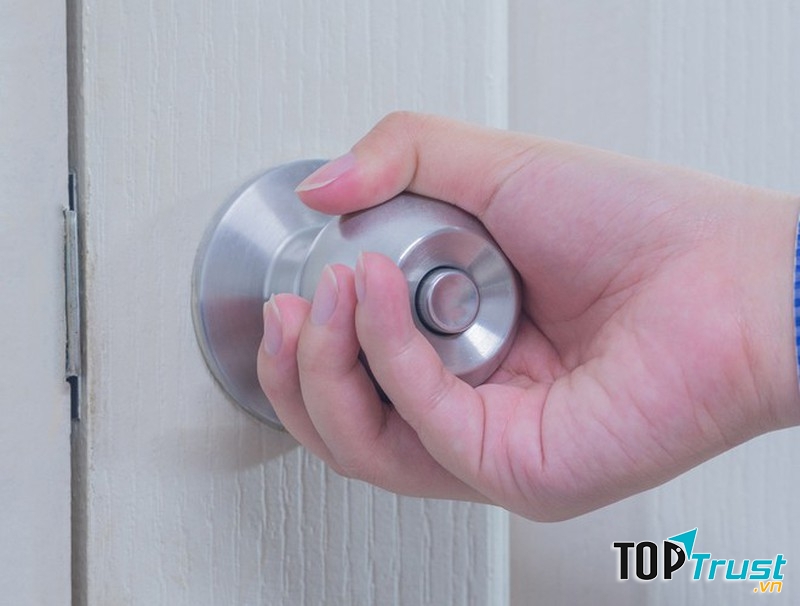 Tay nắm cửa có hàng tấn virus có khả năng truyền nhiễm