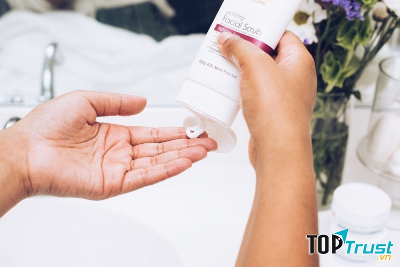 Tẩy tế bào chết Tree Hut Polishing Facial Scrub