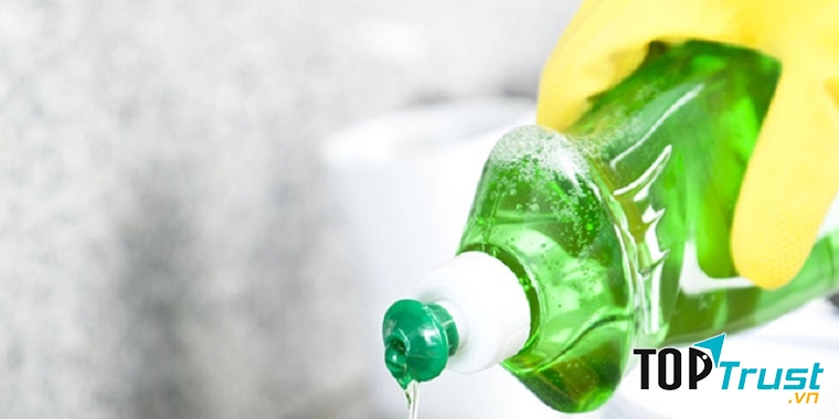 Tẩy vết bẩn trên quần áo