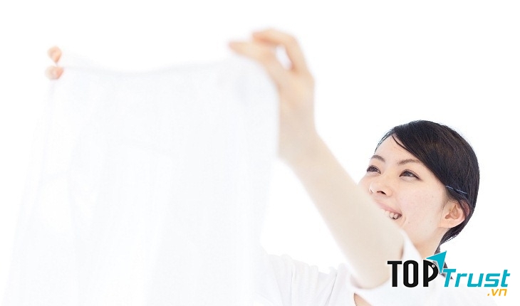 Tẩy vết ố bẩn do cỏ trên quần áo