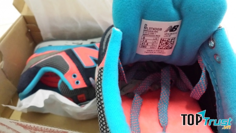 Tem trên lưỡi giày