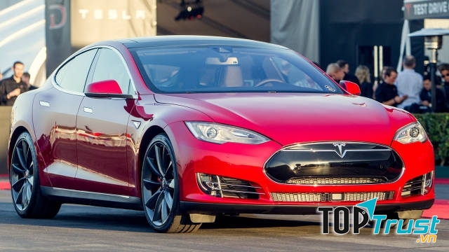 Tesla Model S - 115.000 USD