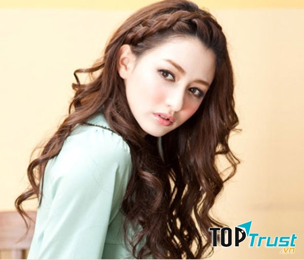 Tết lọn tóc vấn sang tai