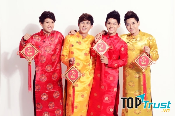 V.Music diện áo dài mừng chúc Tết