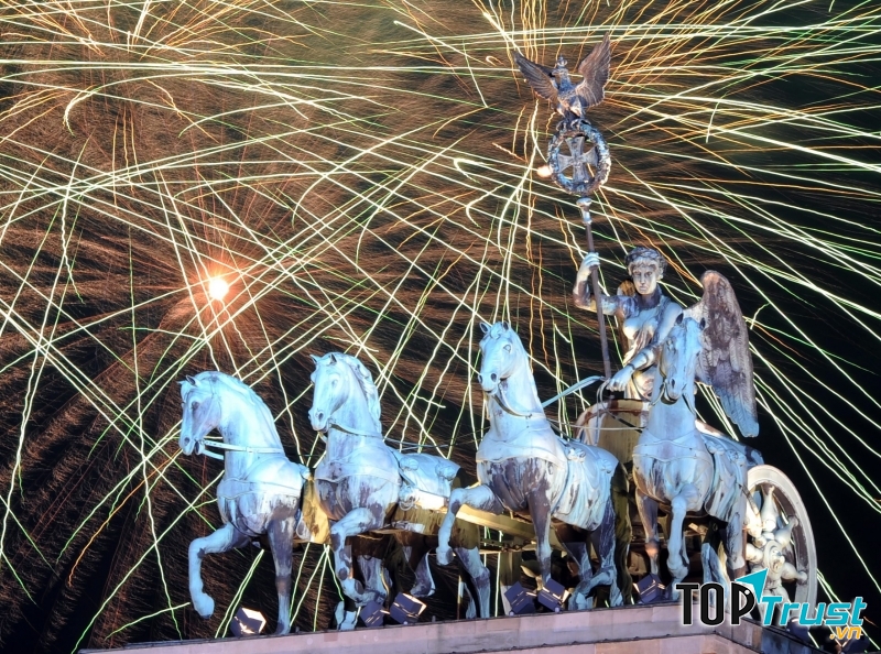 Tất cả sẽ cùng đi diễu hàng trên các đường phố lớn nhỏ cả nước trong bầu không khí vô cùng sôi động và náo nhiệt