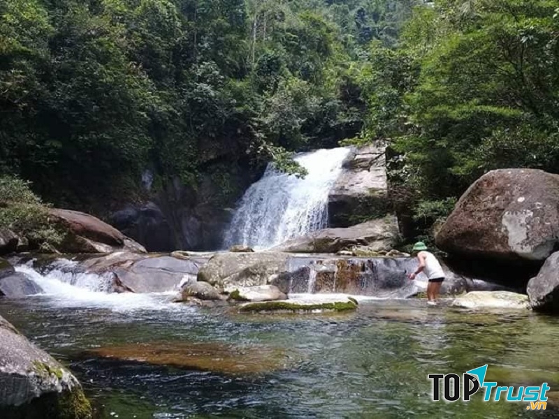 thác Đôi ở bản Tài Chi