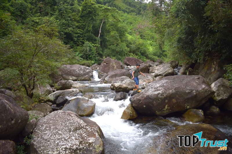 thác Đôi ở bản Tài Chi