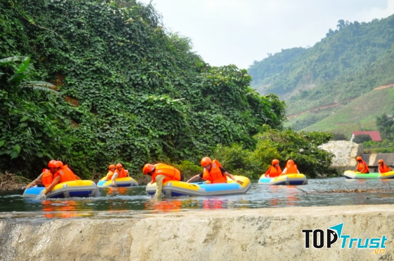 Thác nước Hòa Phú Thành