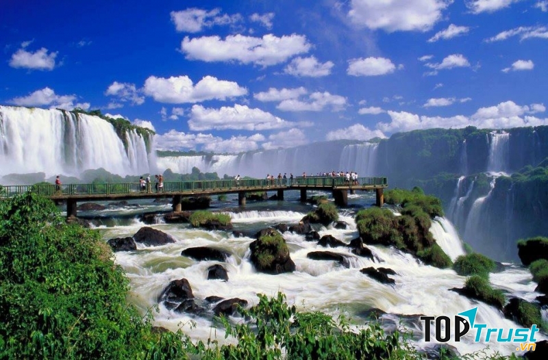 Cận cảnh vẻ đẹp ấn tượng và hùng vĩ của thác Iguazu