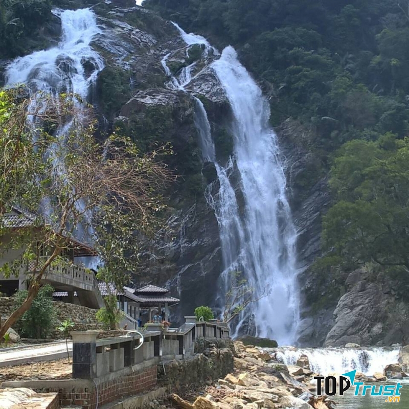 Thác Trắng – Suối tóc của nàng tiên buông thả trên ghềnh đá