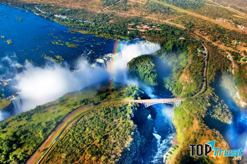 Thác Victoria, Zimbabwe và Zambia