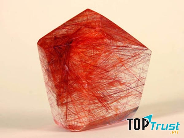 thạch anh tóc đỏ,Nguồn năng lượng tốt cực mạnh trong những viên đá thạch anh mang lại cho người mệnh Thổ rất nhiều điều may mắn, thuận lợi cũng như là giúp tăng cường sức khỏe.