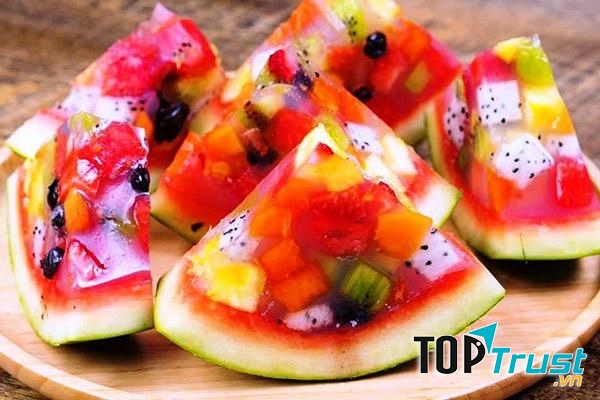 Nhâm nhi thạch hoa quả ngày Tết