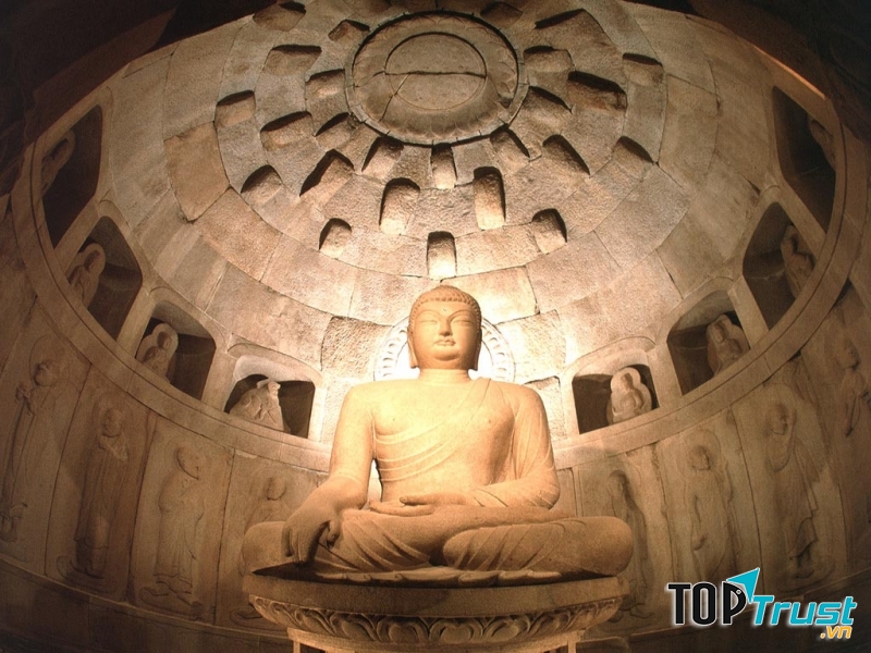 Tượng Phật tinh xảo tại Thạch Quật am Seokguram.