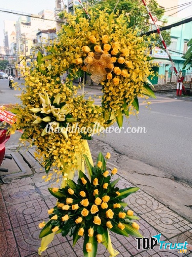 Kệ hoa chúc mừng