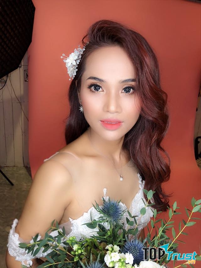 Khách hàng tại Thái Bảo studio với concept nhẹ nhàng.