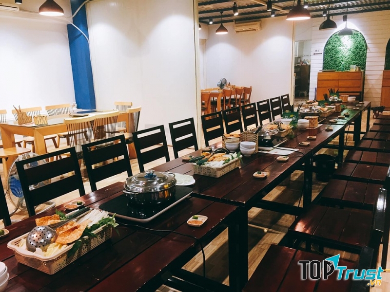 Không gian đẹp, sang trọng, có bàn riêng và có bàn tổ chức sự kiện