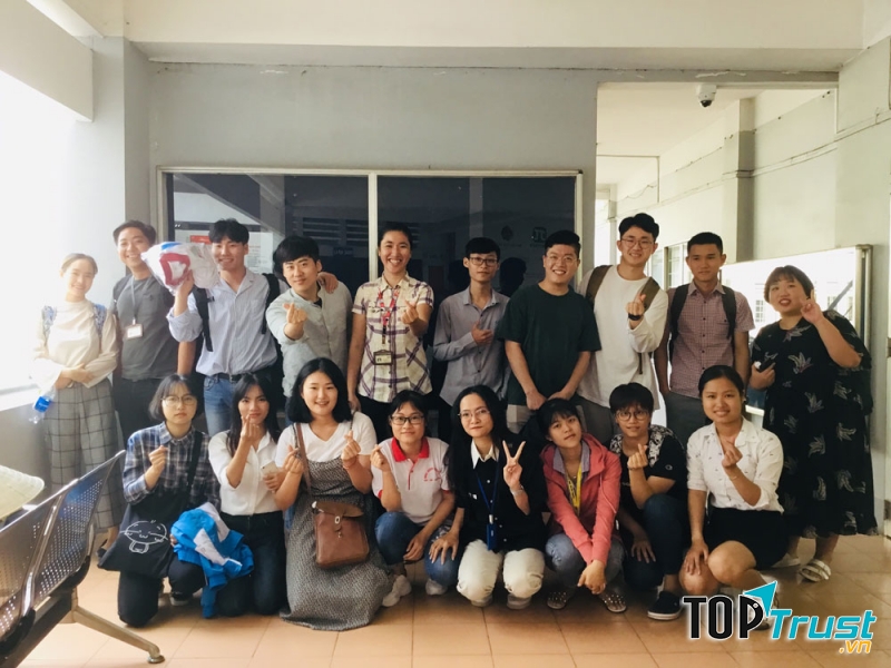 Tham gia Câu lạc bộ tiếng Anh