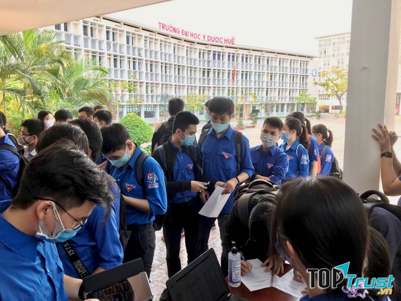 Tham gia tình nguyện chống dịch