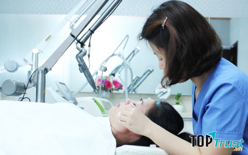 Điều trị nám cho khách hàng