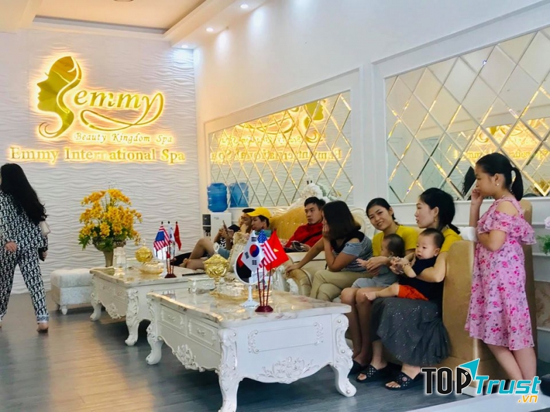 Thẩm mỹ Emmy