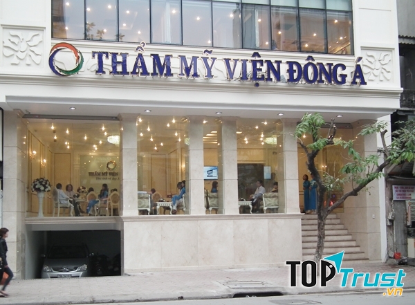 Mặt tiền thẩm mỹ viện Đông Á.