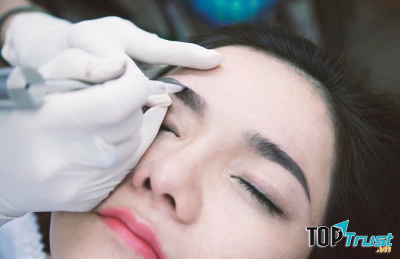 Phun mày tại thẩm mỹ viện Hoài Anh