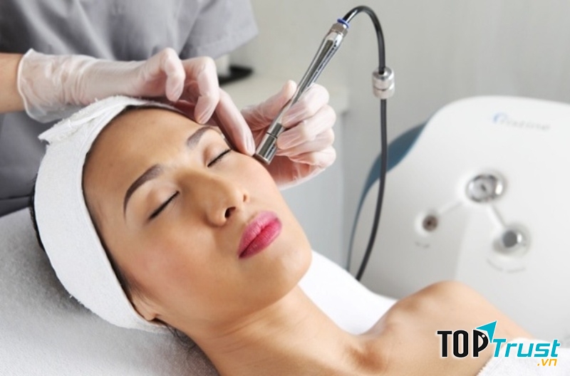 Điều trị tẩy nốt ruồi bằng công nghệ Co2 tại Hồng Ngọc