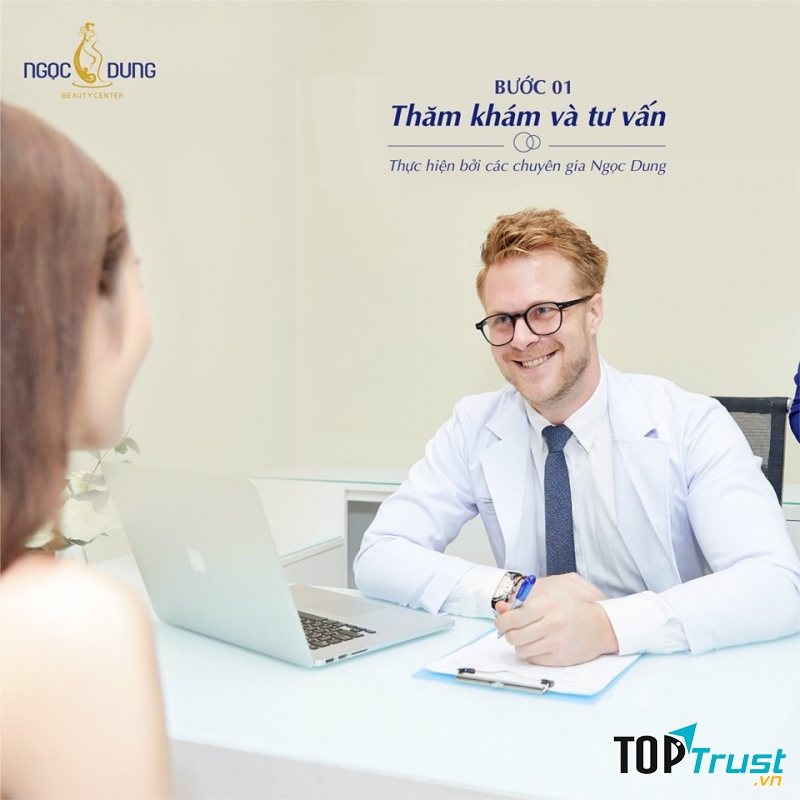 Thăm khám và tư vấn cho khách hàng