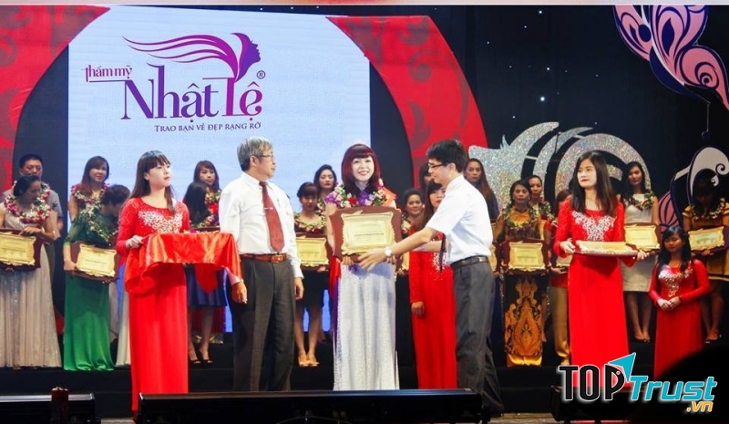 TMV Nhật Lệ, trao nhau vẻ đẹp rạng ngời