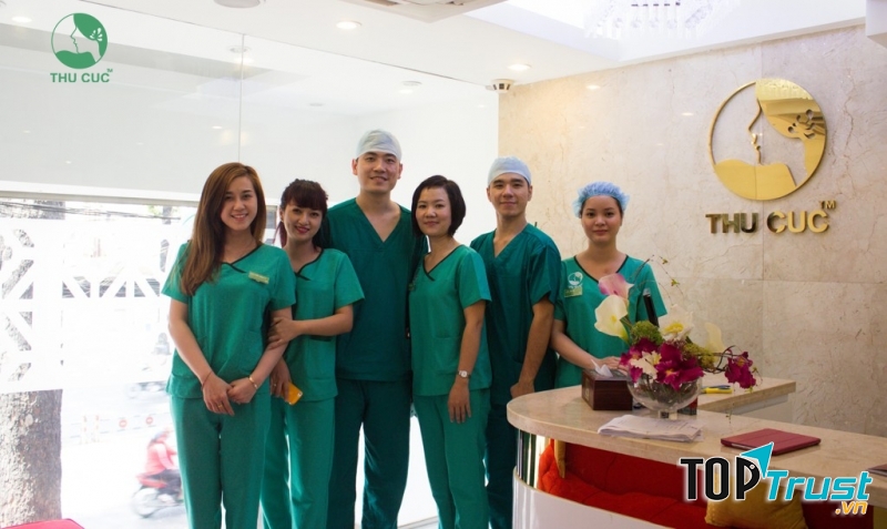 Đội ngũ y bác sĩ của thẩm mỹ viện Thu Cúc.