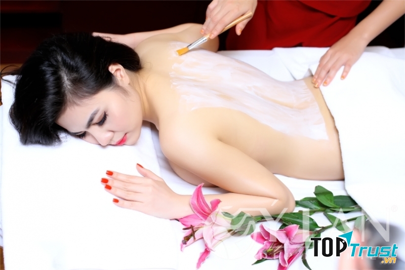 Tắm trắng công nghệ Pháp Whiteing Jolene tại thẩm mỹ viện Ý Lan