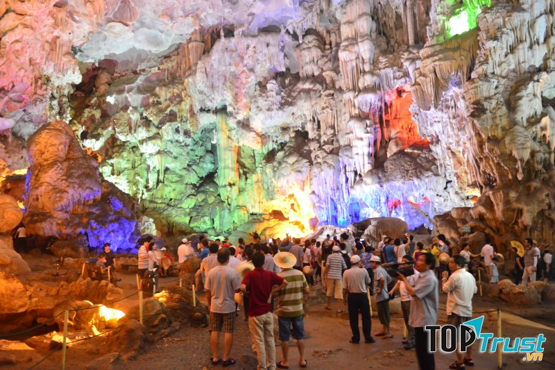 Tham quan công viên Jurassic ở hang động Jomblang