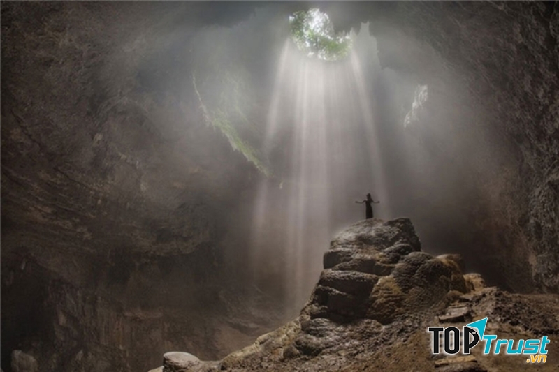 Tham quan công viên Jurassic ở hang động Jomblang