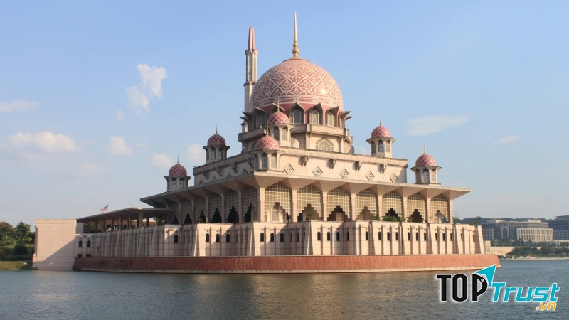 Các du khách phải vệ sinh cá nhân sạch sẽ trước khi bước vào