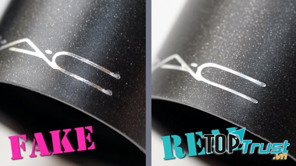 Sự khác biệt ở chữ in trên vỏ son