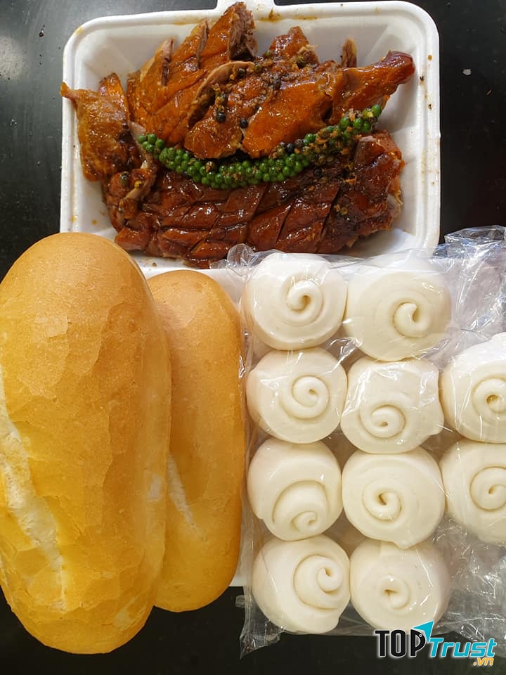 Thân Thiệu Nhiên - Vịt Quay Sốt Tiêu Xanh Hong Kong