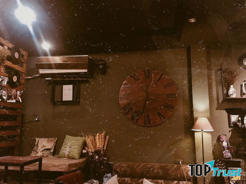 Không gian hoài cổ mang hơi thở châu Âu của Tháng 10