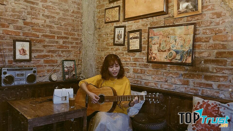 Tháng 10 - October coffee & studio