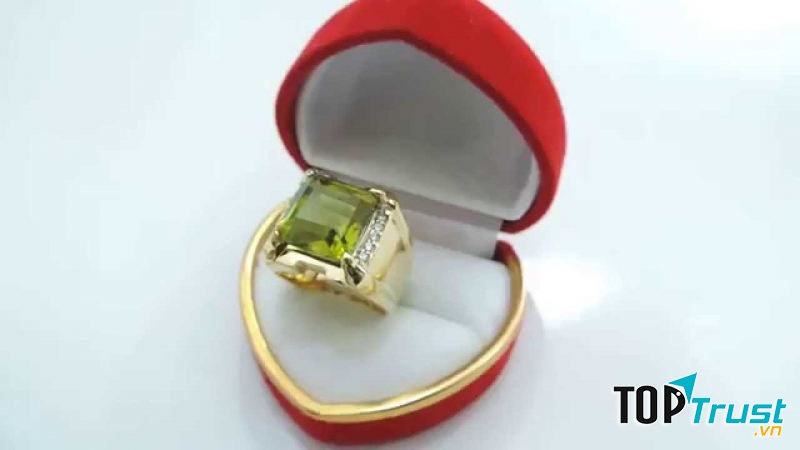 Đá Peridot cho người sinh vào tháng 8