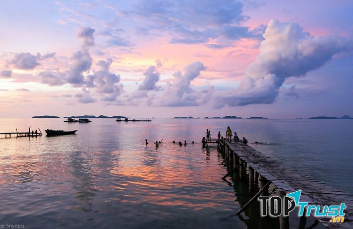 Cảnh quan Đông Hồ