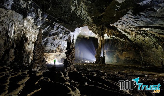 Thắng cảnh Hang Tiên
