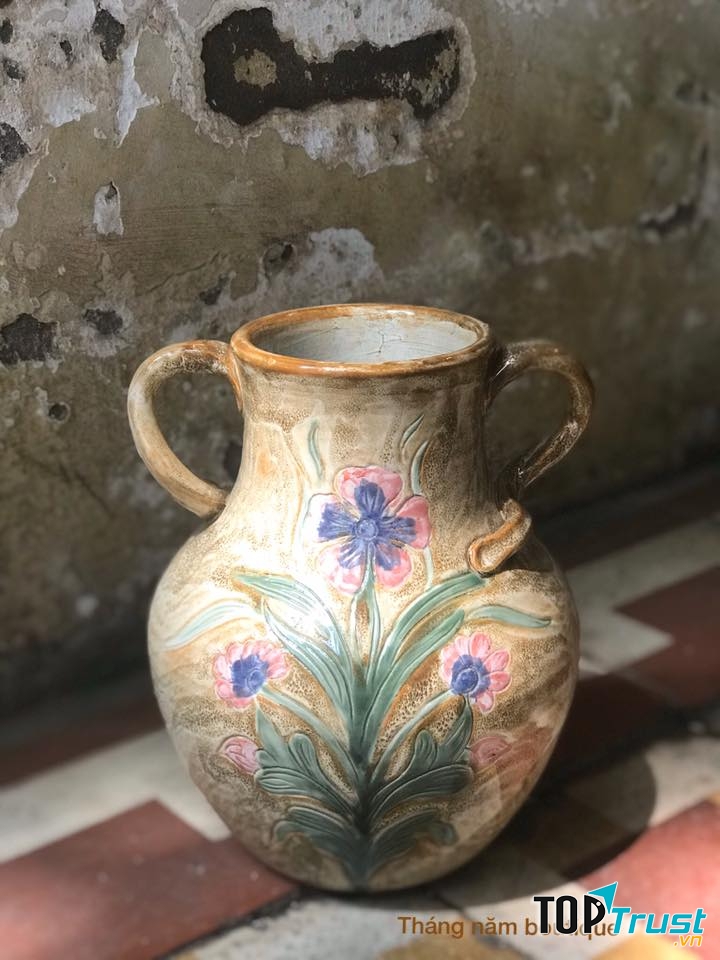 Sản pẩm gốm tại Tháng năm Boutique