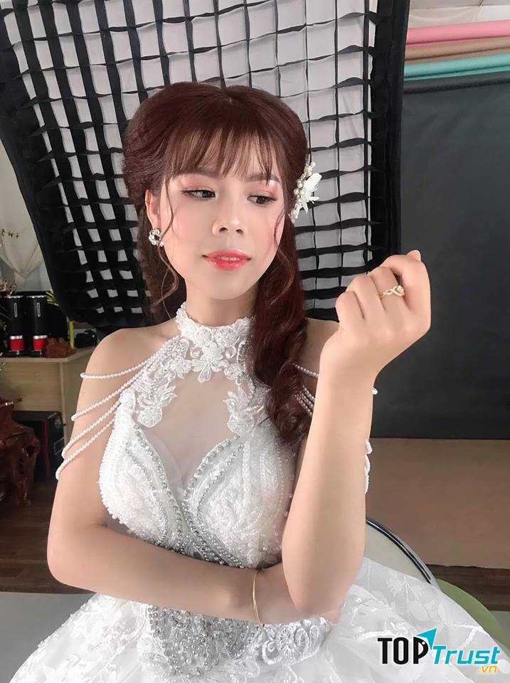 Thanh Nguyễn makeup