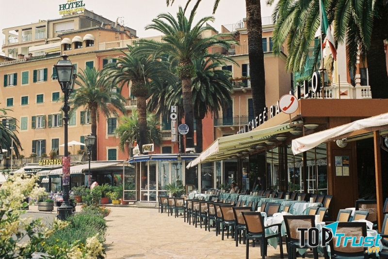 Người Rome thường yêu thích cà phê đen và ít ngọt