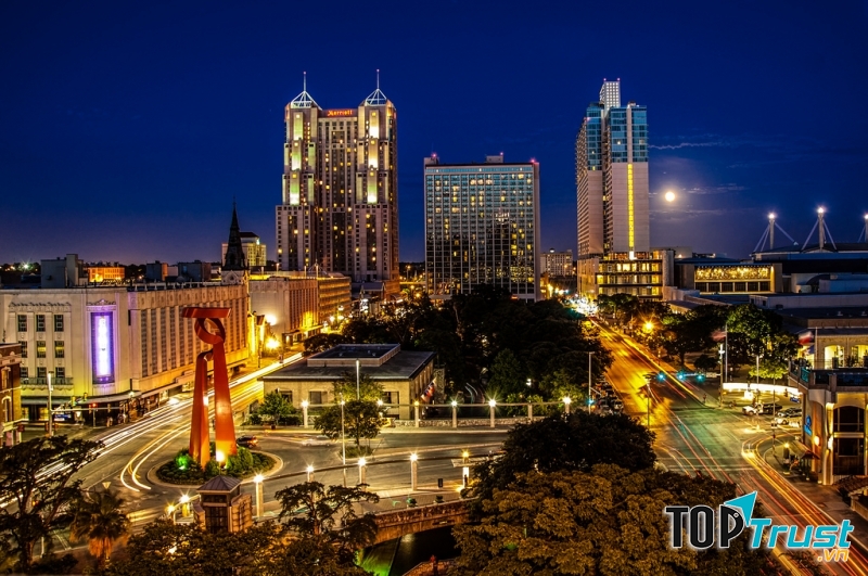 Thành phố San Antonio về đêm