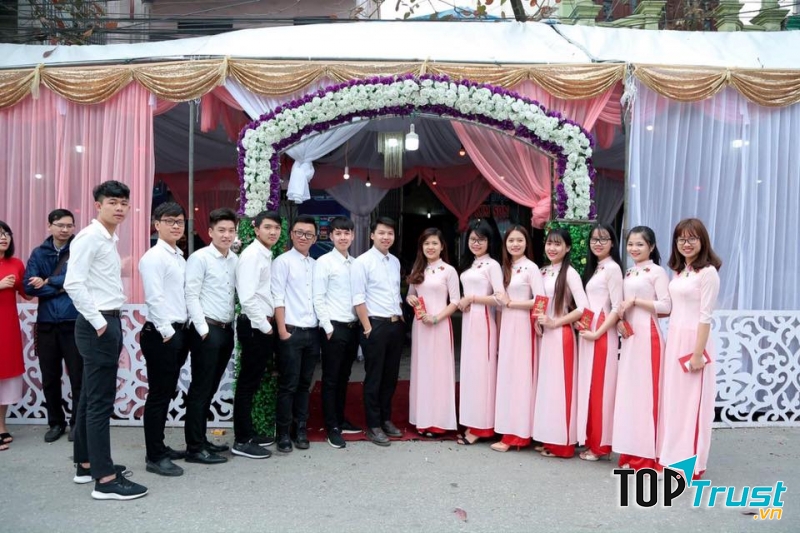 Nam thanh nữ tú thanh lịch