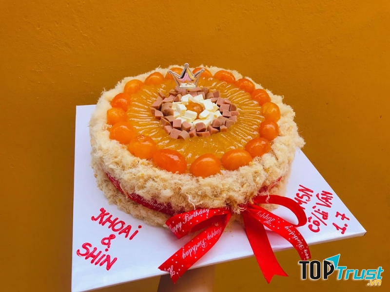 Thiết kế bánh sinh nhật bông lan trứng muối độc đáo